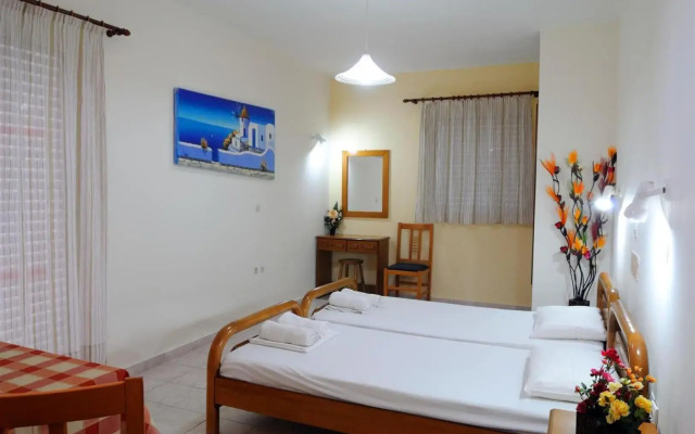 Nikos 2 Studios & Apartments