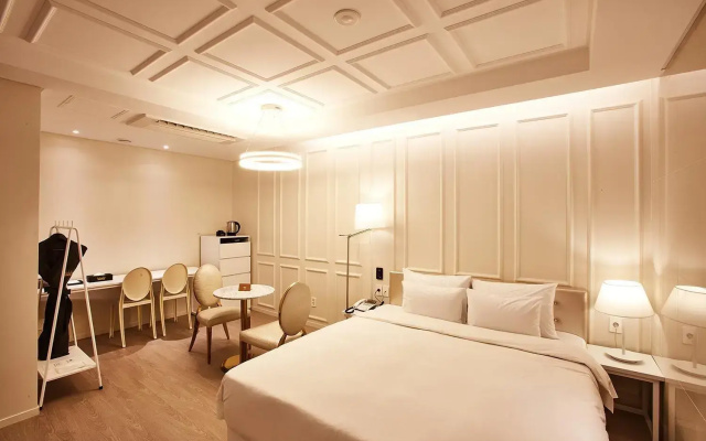 Hotel Wanted