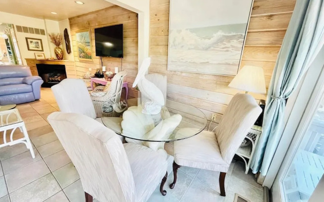 SEA Strand Court 3 #22