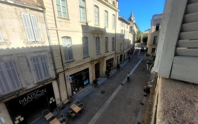 spacious apartment for 4 in avignon !