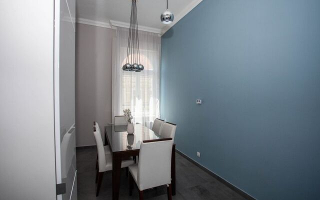 RiverView CityCenter Apartment