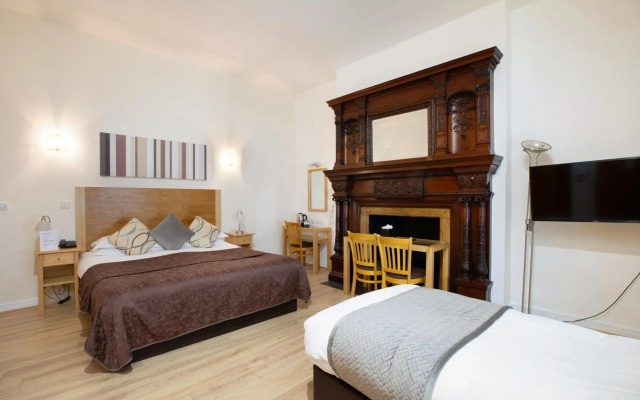 OYO The Cleveland Hotel