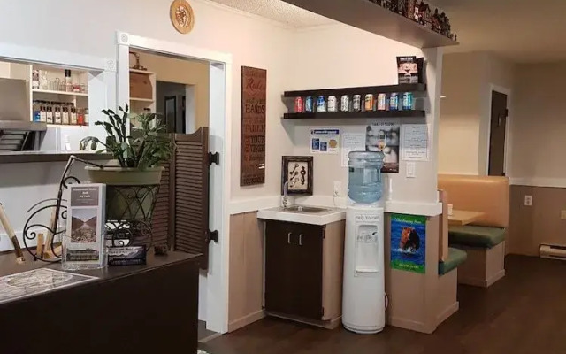 Rivermount Motel Campground and RV Park