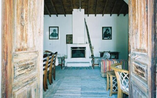 Agios Theodoros Cottage