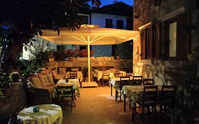 Yukser Hostel