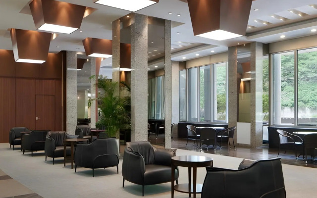 Mayhills Resort