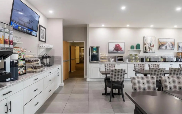 Amsterdam Inn & Suites Moncton