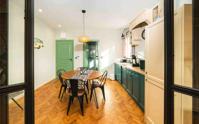 The Heart of the City Center Luxury Apartment 1