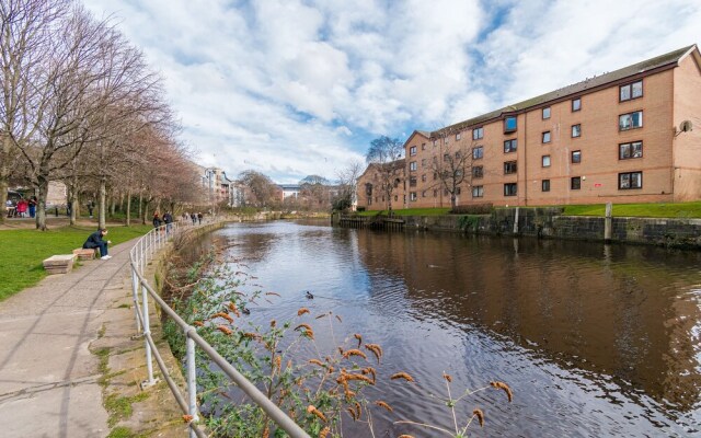 amazing apartments - Great Junction St - by Water of Leith