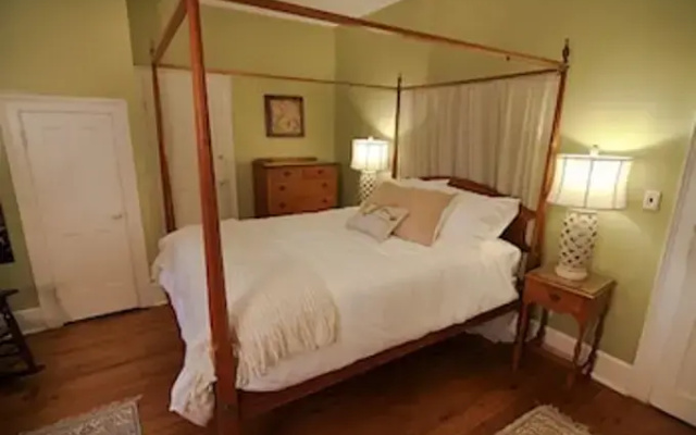 The Laurentide Inn
