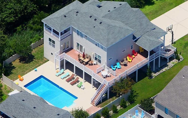 Beach Seclusion - 6 Br Home