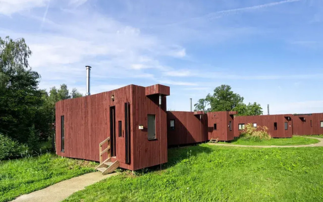 Bungalow With Pool Access