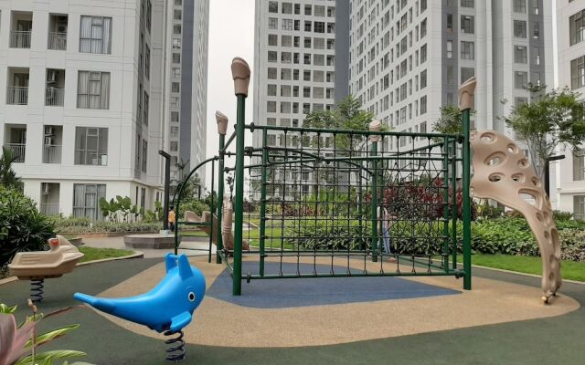 Cozy Studio Apartment at M-Town Residence near Summarecon Mall