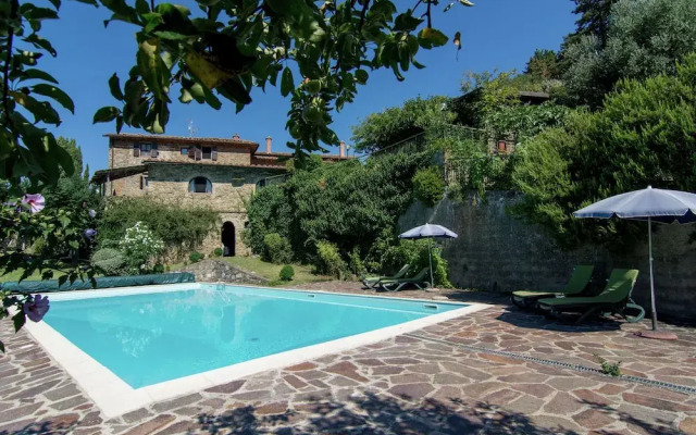 Elegant Holiday Home in Tuscany With Swimming Pool