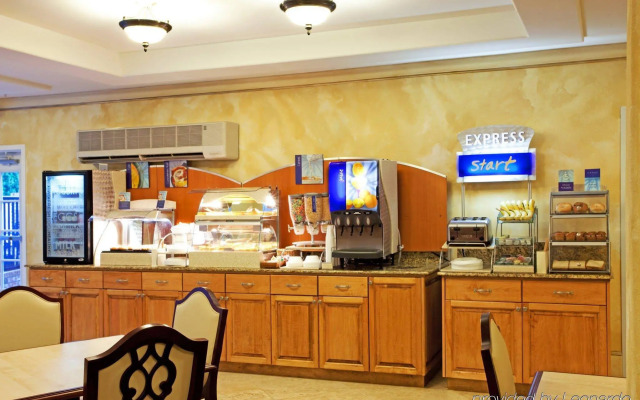 Holiday Inn Express Hotel & Suites Lafayette South by IHG