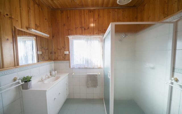 Mundic Waterfront Cottages