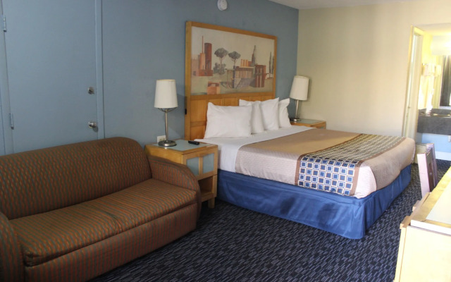 Tampa Inn - Near Busch Gardens