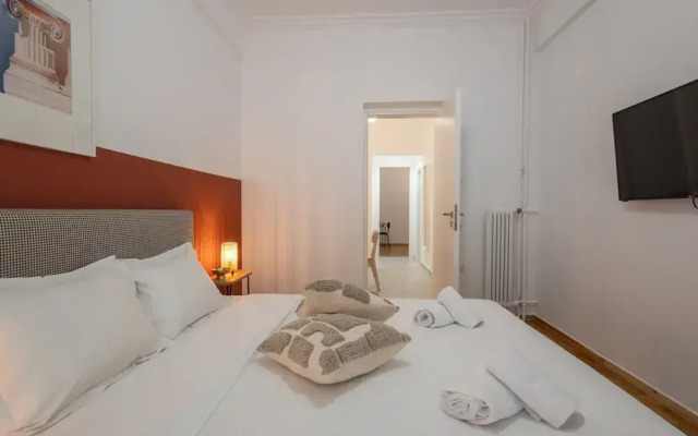 Fresh 2 Bdrm Apt in Koukaki