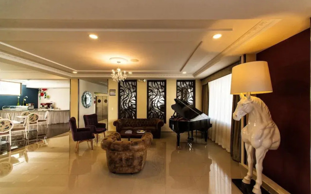 Quindeloma Art Hotel And Gallery