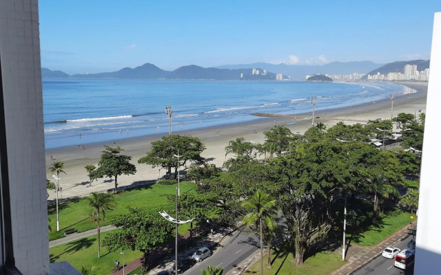 Apartamento amplo e charmoso, frente ao mar.