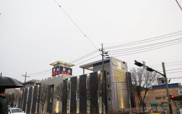 H Drive Hotel