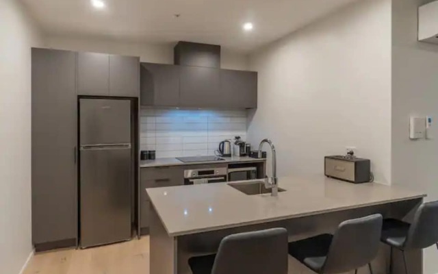 Premium Brand New Central Apt - Carpark