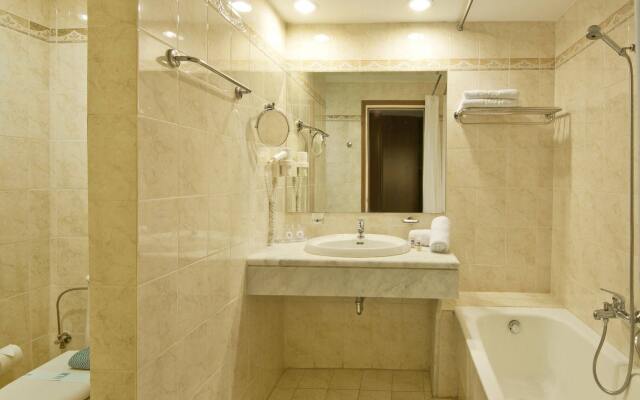 Kipriotis Hippocrates & Maris Suites