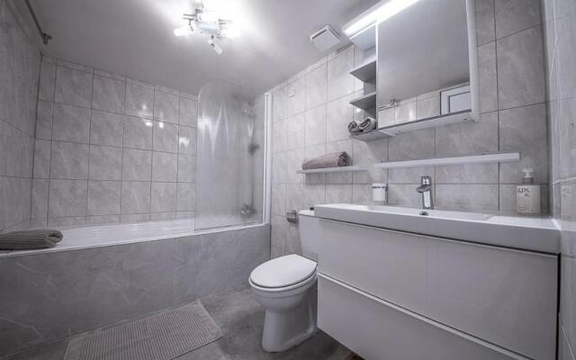 Peach Seaview 3 Bedroom Apartment