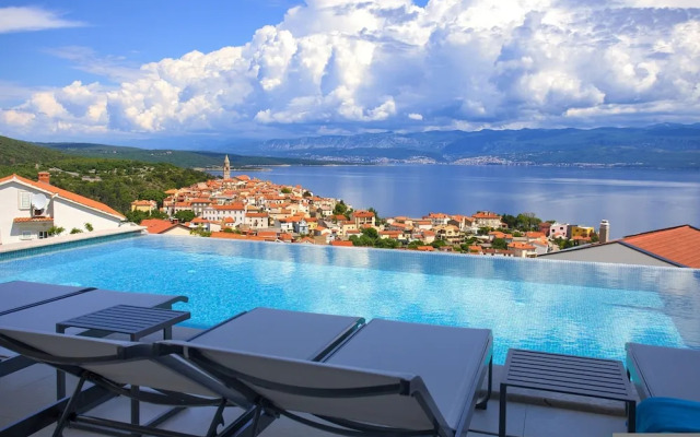 Villa Majestic With Sauna and Beautiful Views