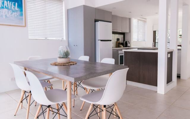 Unit 4 Weyba Lodge Noosa