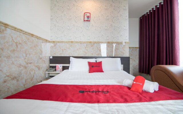RedDoorz Plus Near Mien Tay Bus Station 2