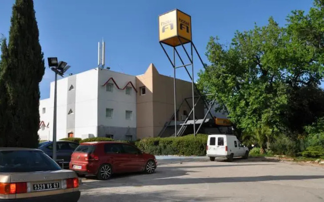 Hotel F1 Orange Centre Echangeur A7 A9