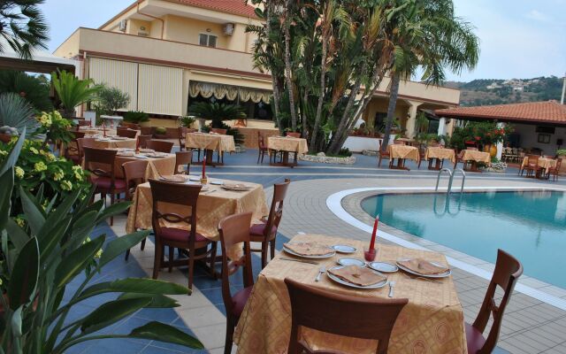 Hotel Damanse