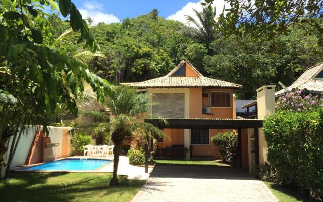 Casa frente praia na av beira mar com piscina