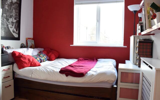 Cosy 2 Bedroom Flat Overlooking Canal in Hackney