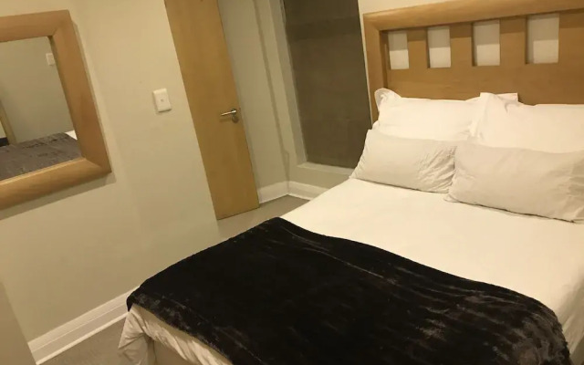 First Divine Suites - Hydro Park