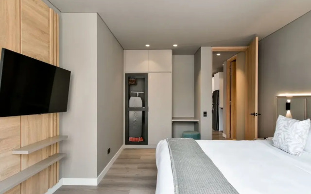 w Lovely 1BR w/ Brilliant Deco in Unicentro