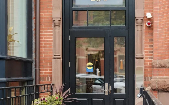 Oakwood At 234 Newbury