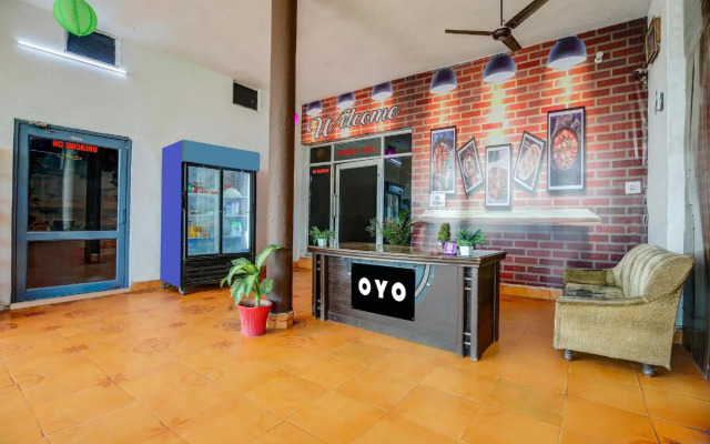 OYO 93433 Gill Hotel & Restaurant