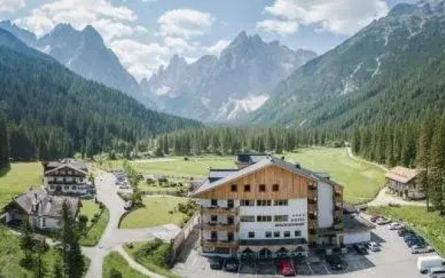 Hotel Dolomitenhof & Chalet Alte Post
