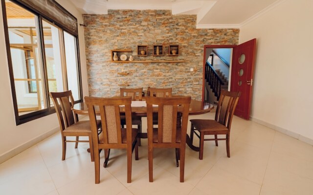 Rooftop View Apartments Rebero