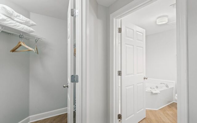 Phoenix on the Bay 1228