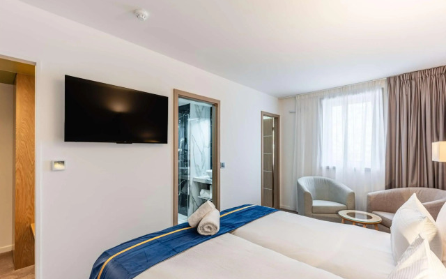 Brit Hotel Privilège Paris - Rosny