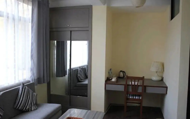 The Glasshouse Hotel & Hostel