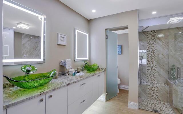 Waterfront Home on key lot With Pool/view of River