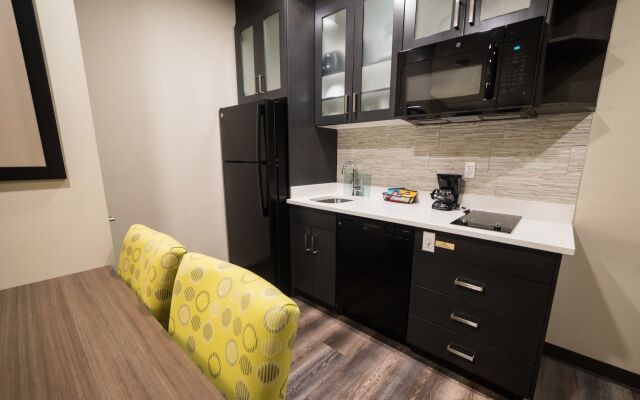 Candlewood Suites West Edmonton - Mall Area, an IHG Hotel