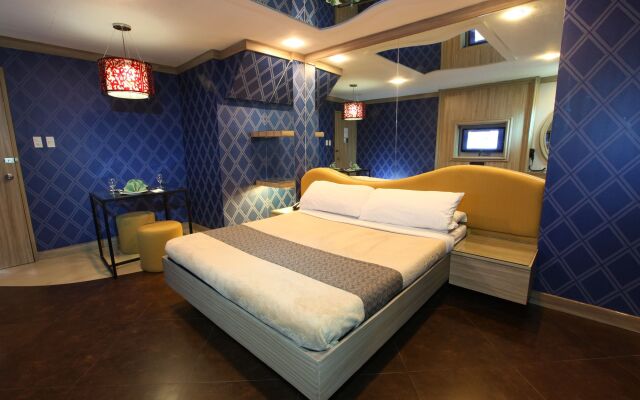 Victoria Court Escarpment - Pasig