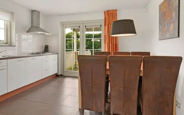 Bungalow in South Holland by the Water