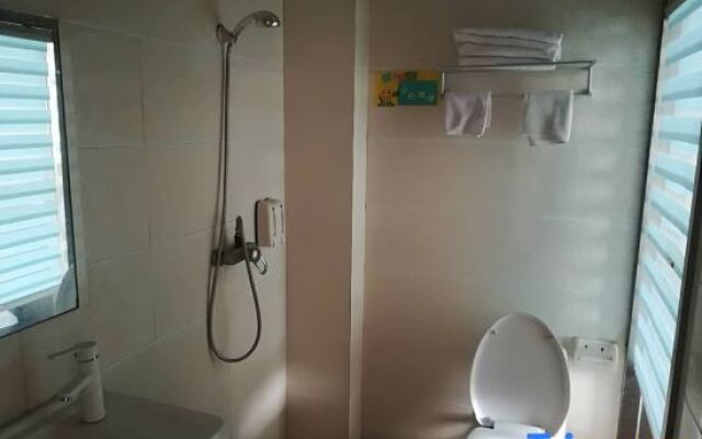 Yanggu Carnival Hotel