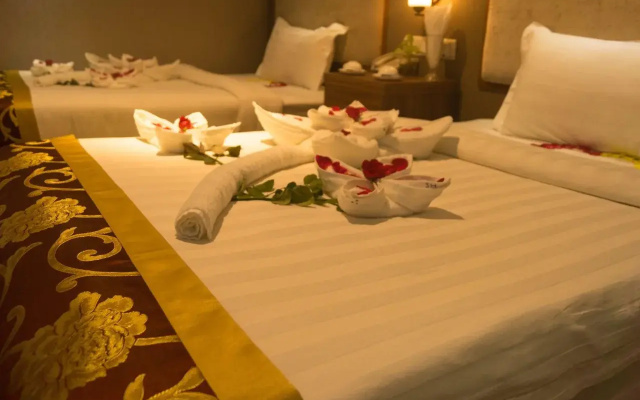 Sunny Holiday Hotel